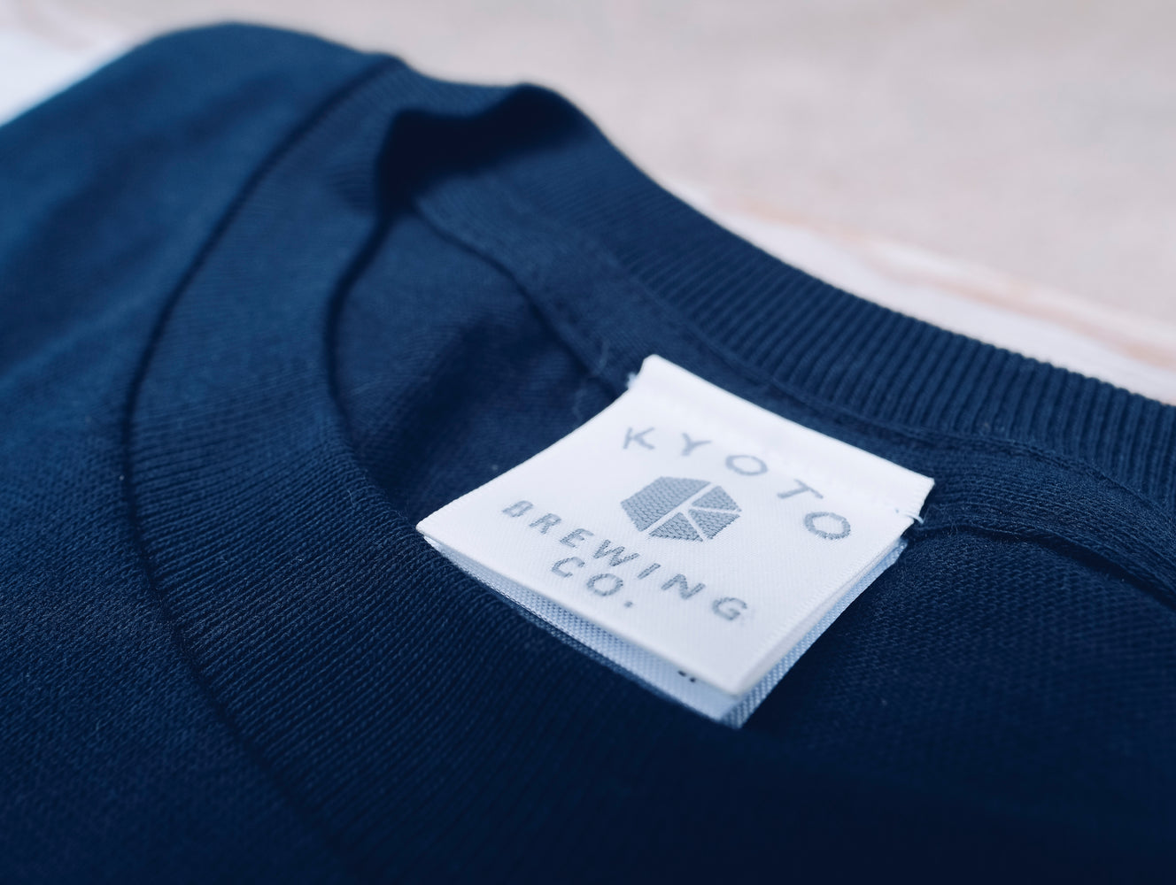 ロゴ 紺 半袖 Tシャツ (Logo Navy Tee)