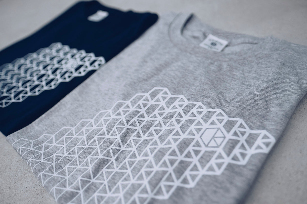 ロゴ グレー 半袖 Tシャツ (Logo Gray Tee)