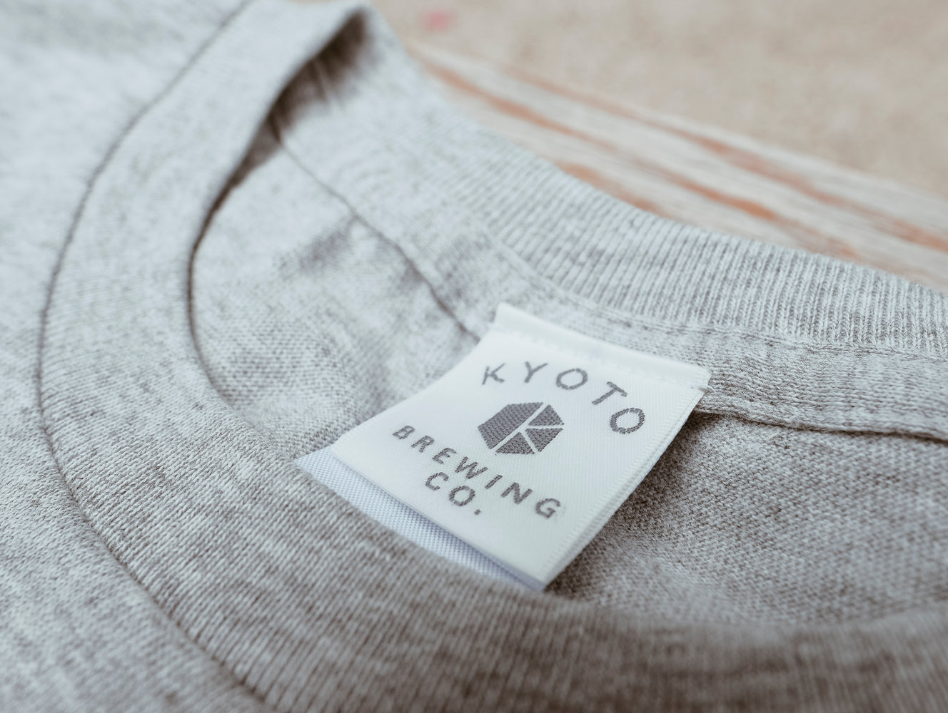 ロゴ グレー 半袖 Tシャツ (Logo Gray Tee)