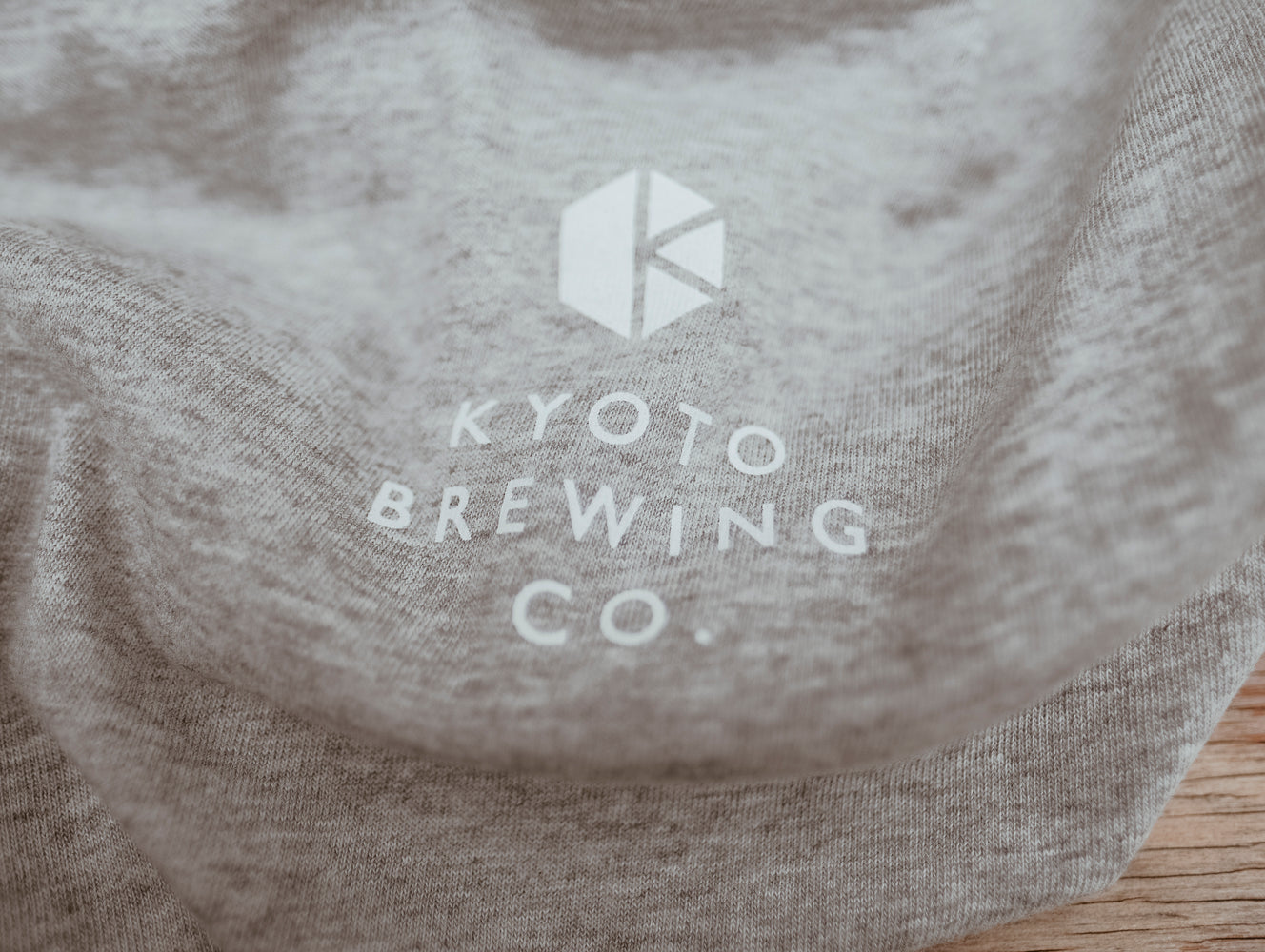 ロゴ グレー 半袖 Tシャツ (Logo Gray Tee)