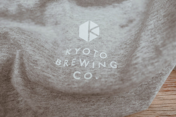 ロゴ グレー 半袖 Tシャツ (Logo Gray Tee)