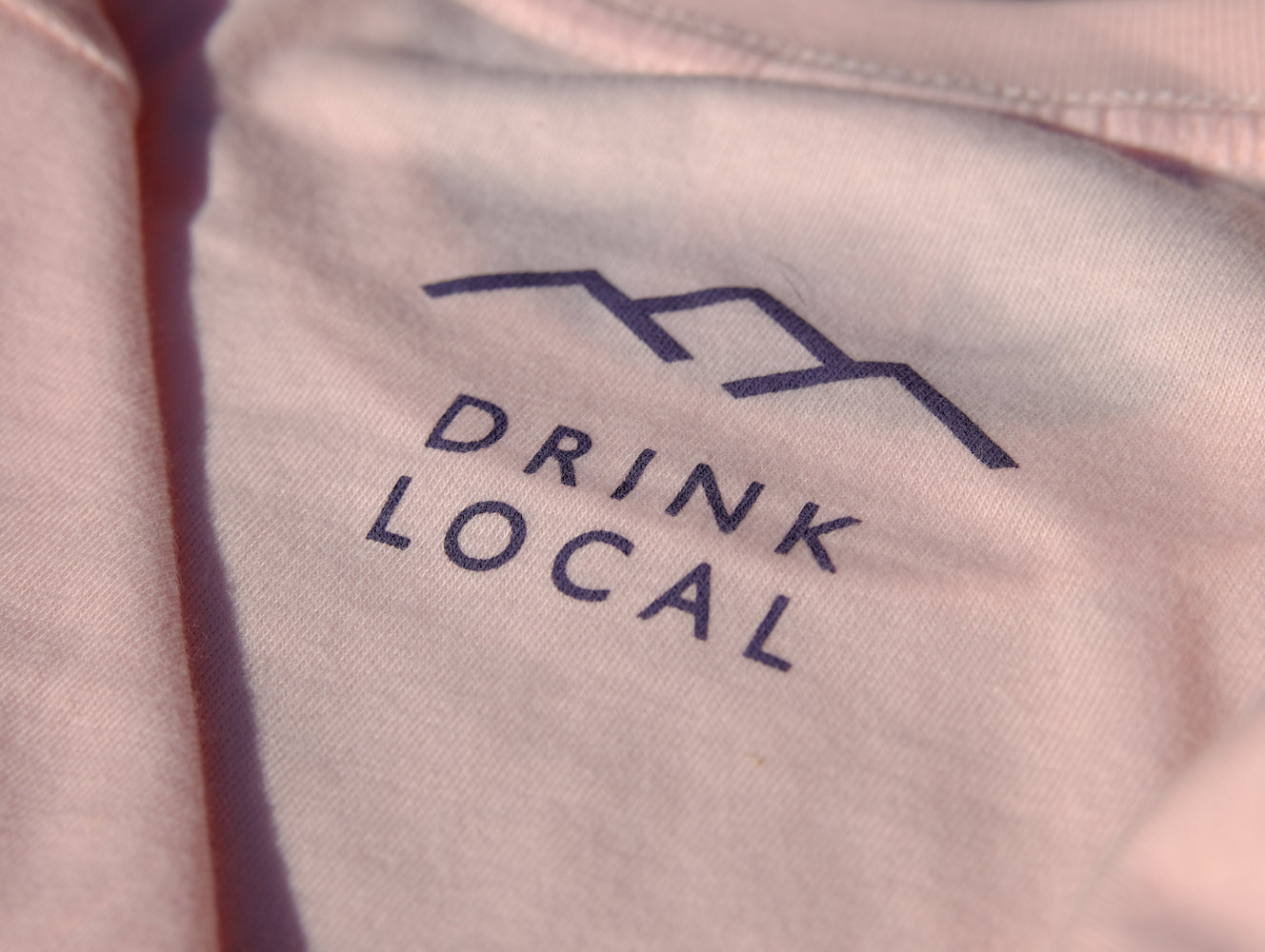ボトルグラフィック ピンク 半袖 Tシャツ (Bottle Graphic Unisex Pink Tee)