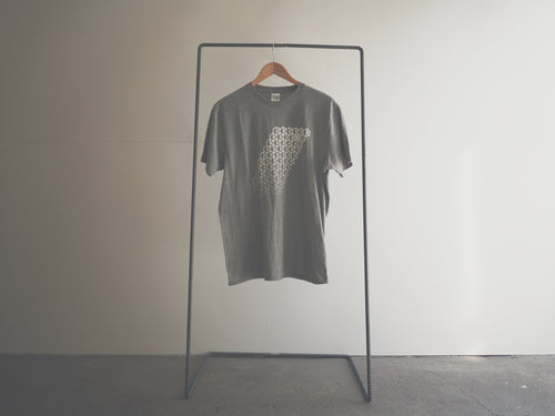 ロゴ グレー 半袖 Tシャツ (Logo Gray Tee)
