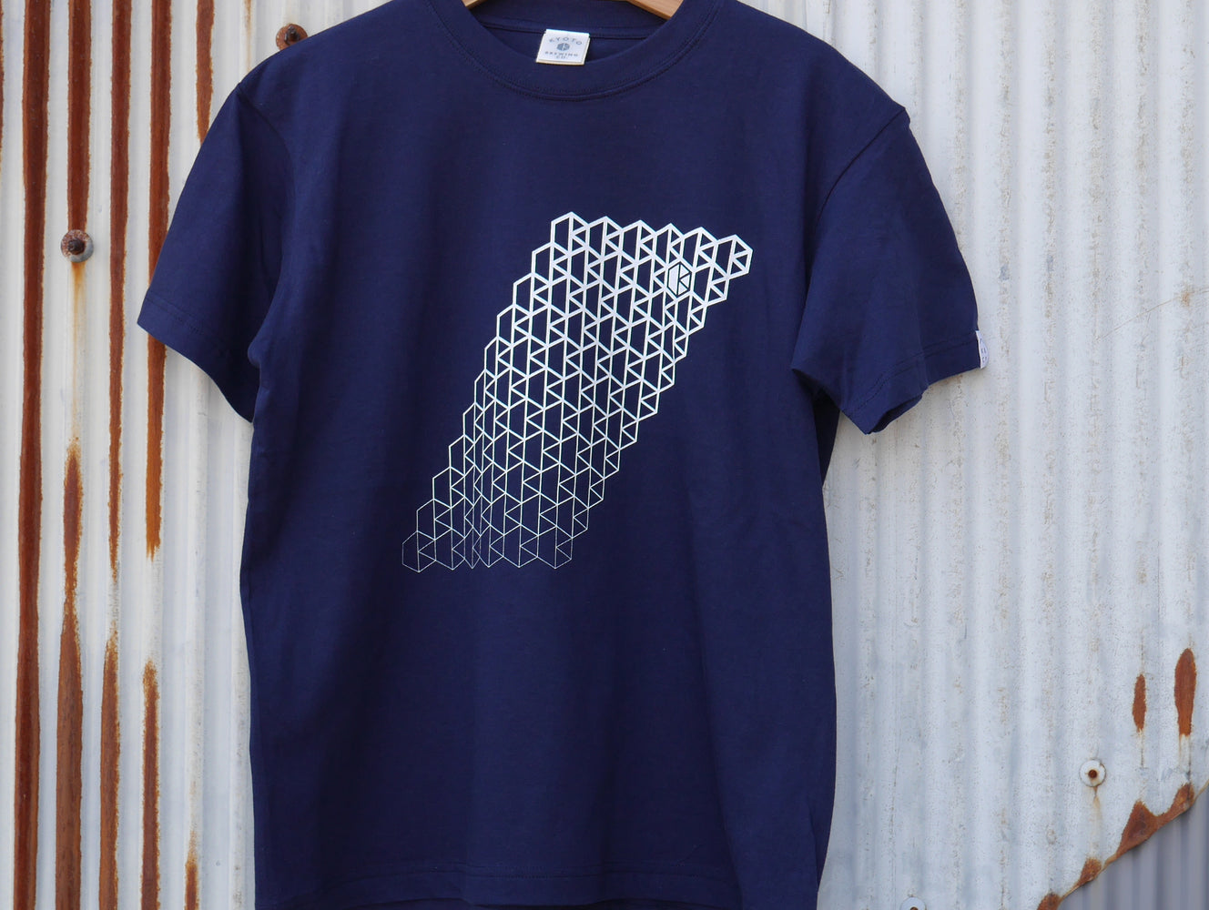 ロゴ 紺 半袖 Tシャツ (Logo Navy Tee)